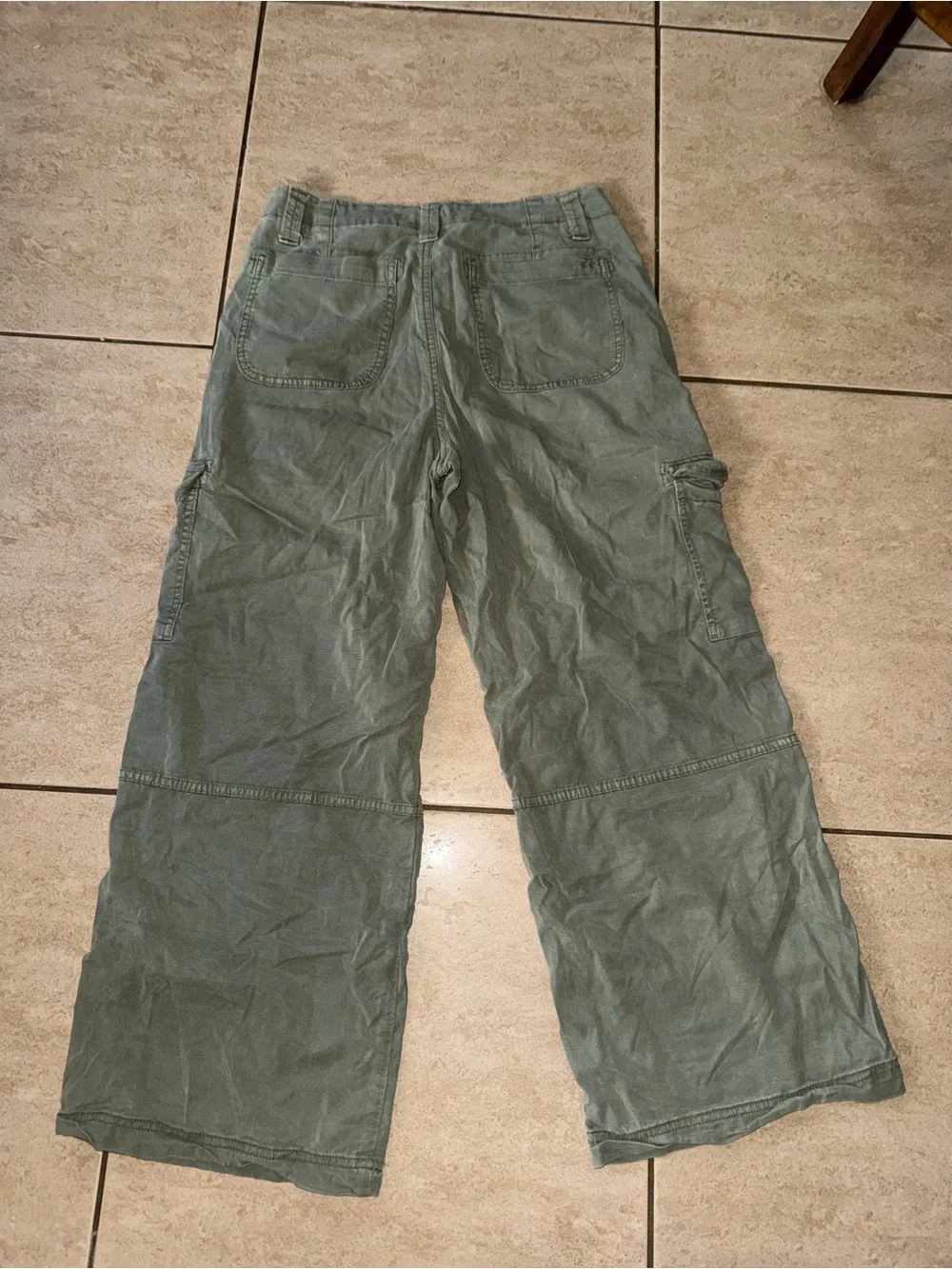 American Eagle Outfitters Women’s Olive Cargo Pants